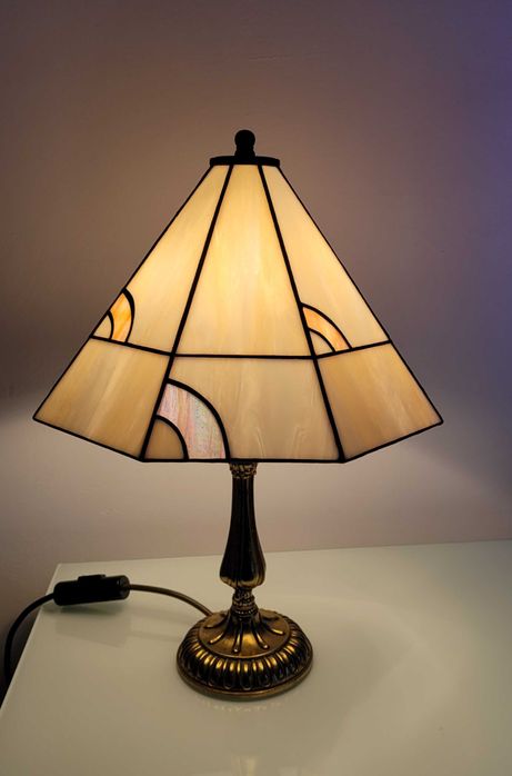 Lampa witrażowa typu Tiffany