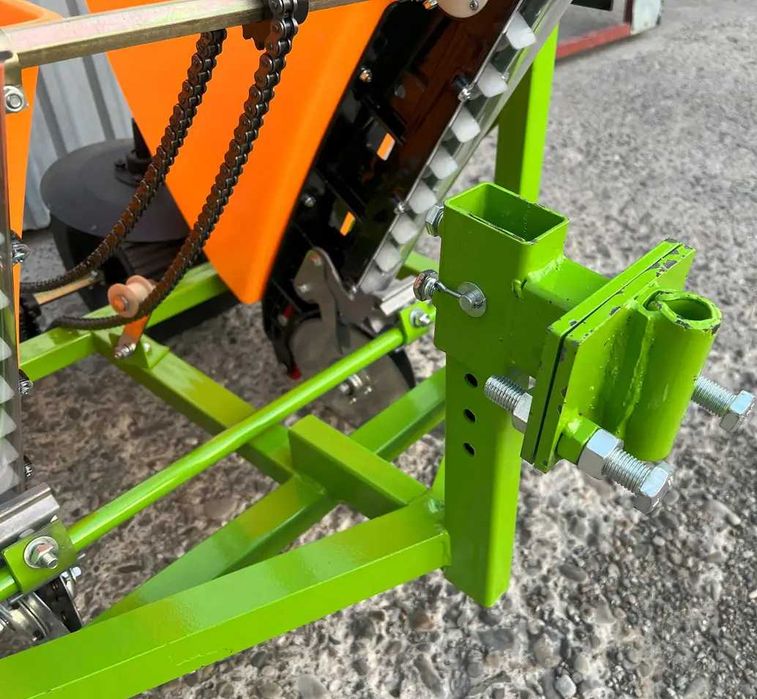 Часникосаджалка мотоблочна навісна ланцюгова рядна саджалка часнику