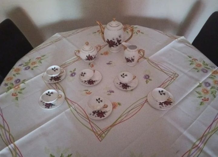 Serviço de chá em porcelana