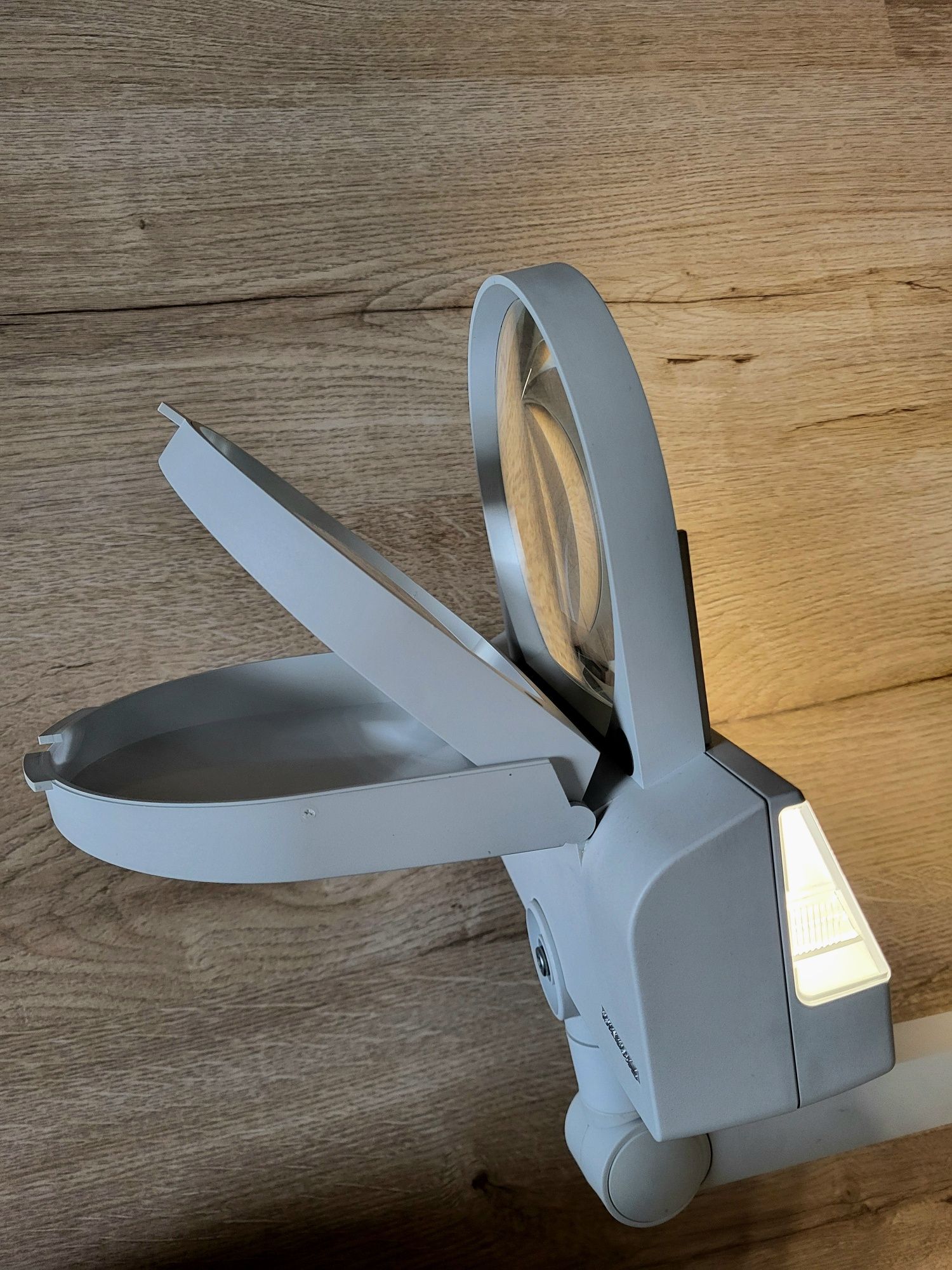ESCHENBACH lupa  powiększająca lampa
