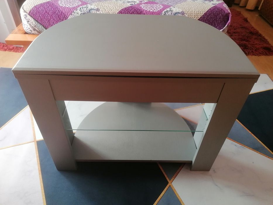 Móvel com tampo rotativo