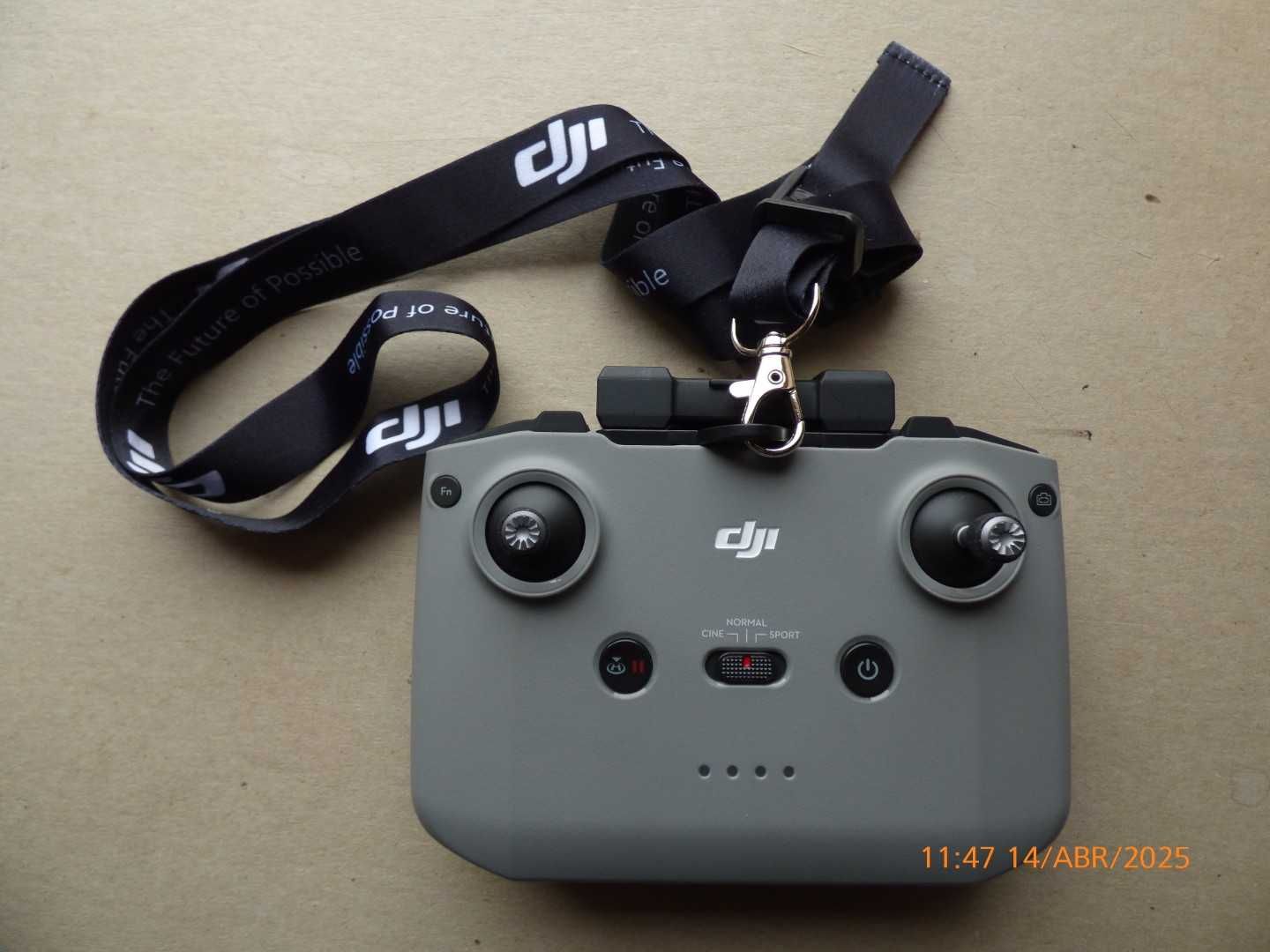Emissor DJi Mini 2/Mini 2 SE.Fita pescoço DJi;telemovel não incluido