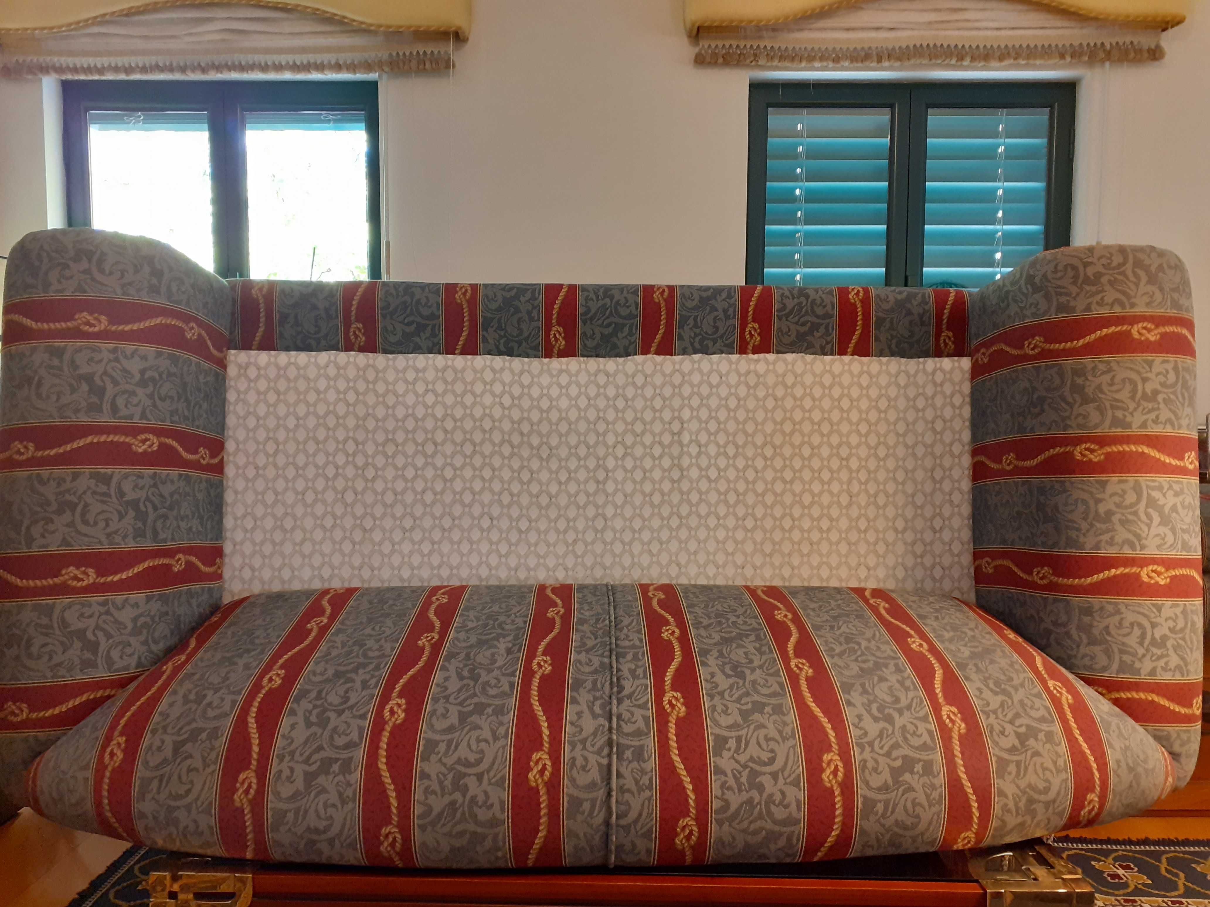 Sofás (1 é sofá cama) de 2 lugares (nova grande baixa de preço)