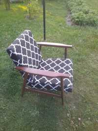 Fotel odnowiony czarno bialy