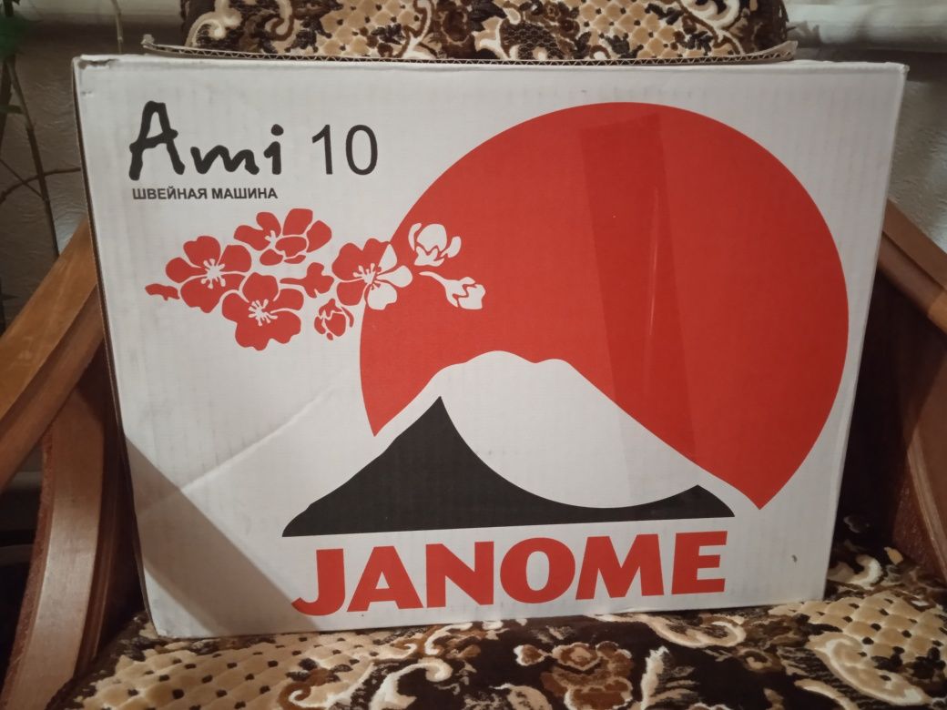 Нова швейна машинка Janome Ami 10