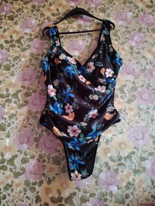 Купальник сдельный большого размера с цветами XXXL с широкими брителям