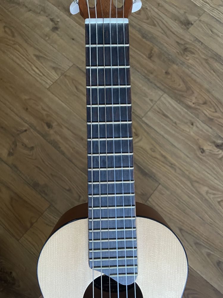 Guitalele Yamaha GL1