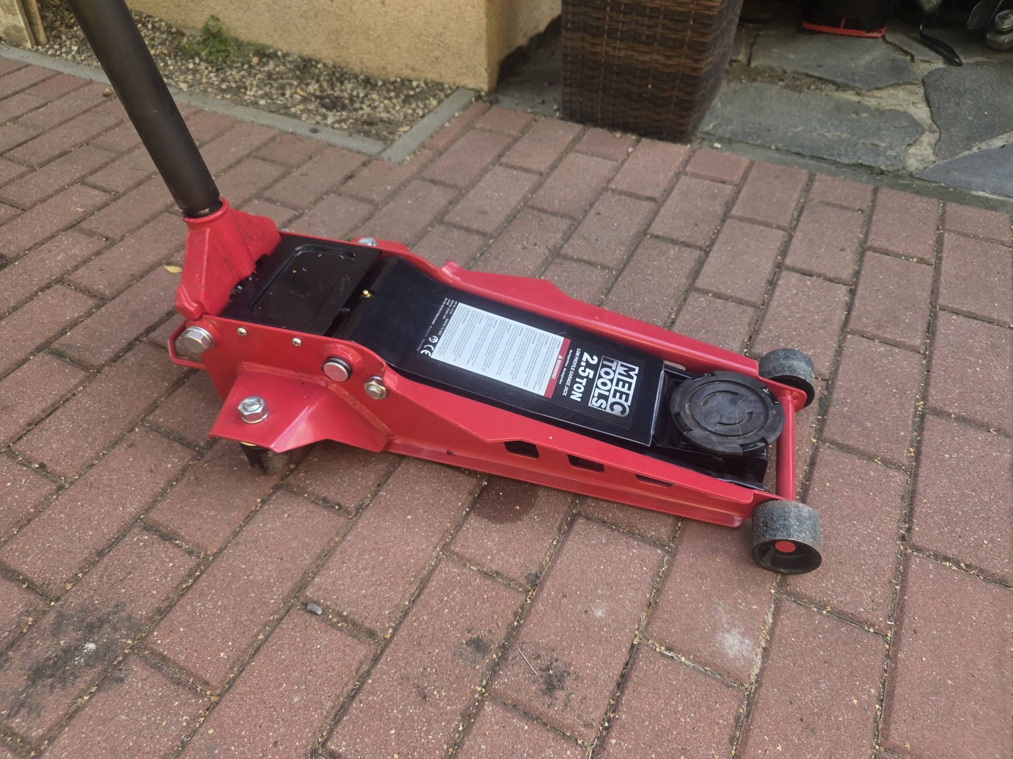 Podnośnik garażowy MeecTools 2,5 tony