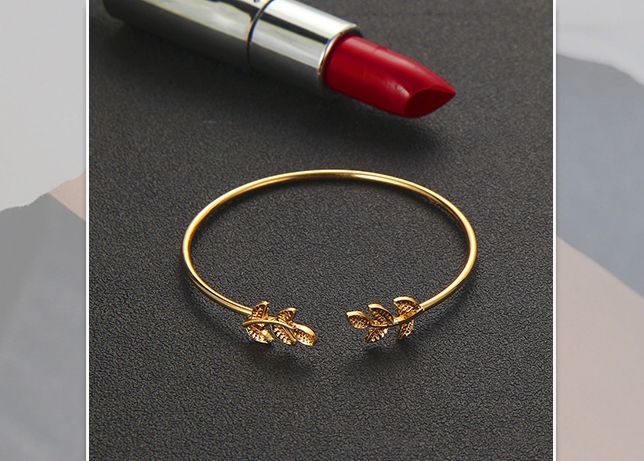 Pulseiras de mulher esbeltas