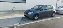 Carro com engate para reboque, pneus bons, rádio. Ótimo estado.