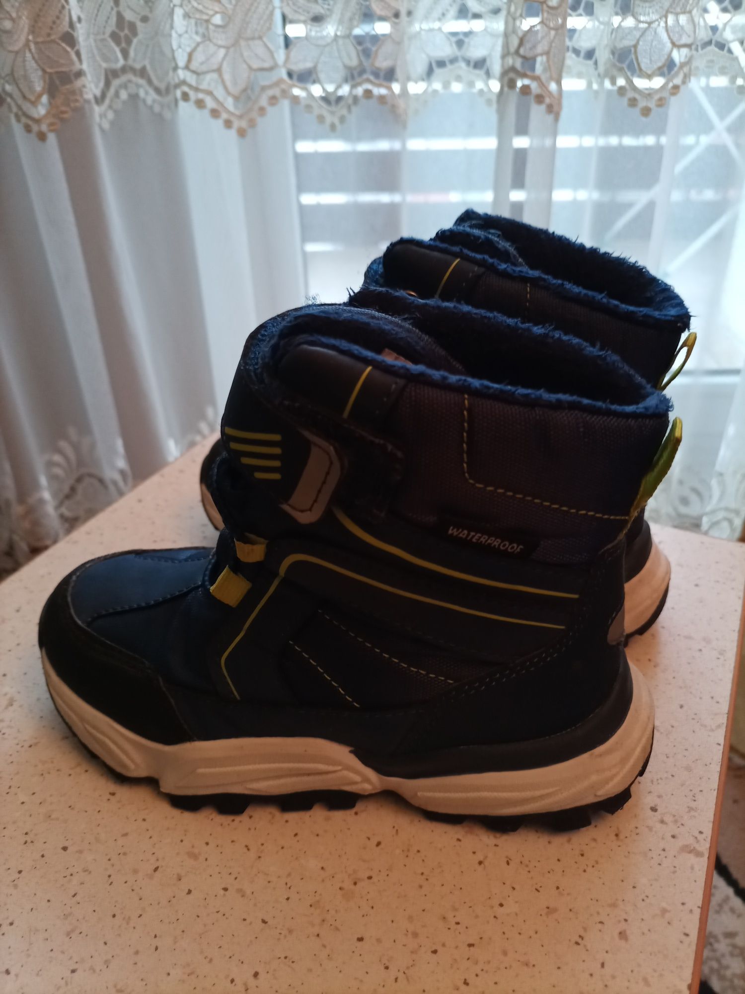 Markowe zimowe ocieplane buty dziecięce LUPILU. Rozmiar 29.