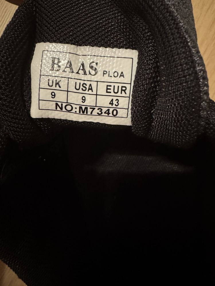 Продам чоловічі кросівки