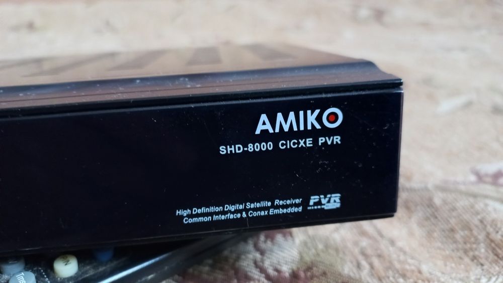 Тюнер супутниковий