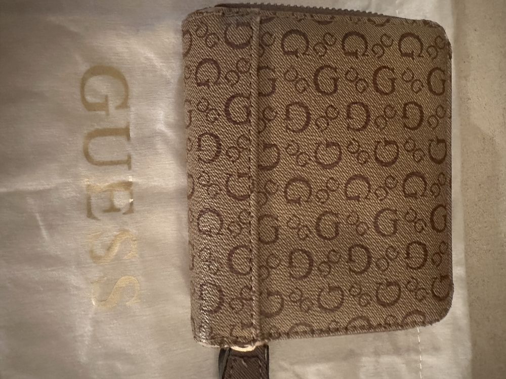 Porta Moedas Guess como Novo