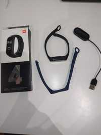 Mi smart Band 4 + outra pulseira + carregador