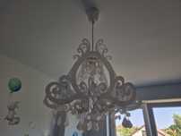 Biała lampa wisząca