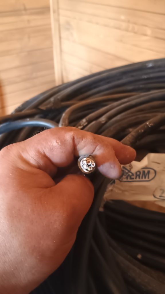 Posiadam na sprzedaż kabel 3x2.5 3×1.5  5×1.5 i internetowy