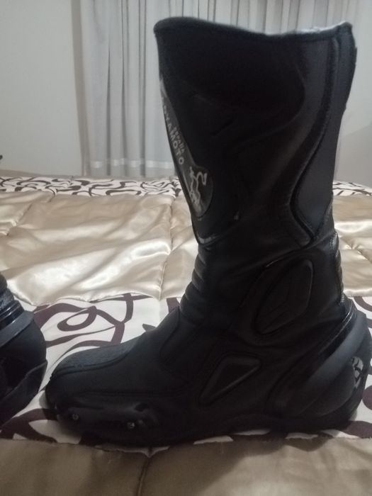 Botas motar em mt bom estado