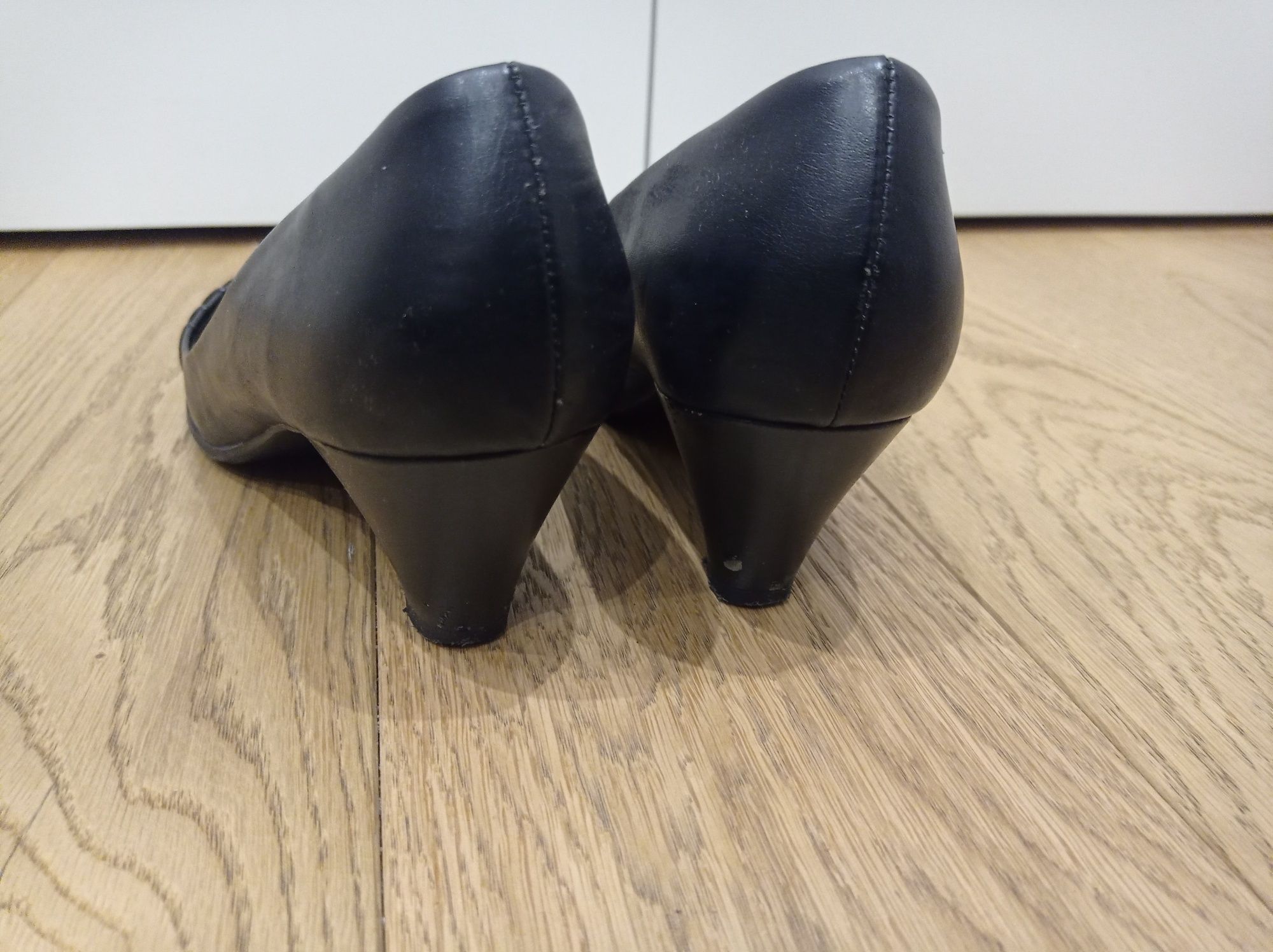 Buty damskie na niskim obcasie rozmiar 39