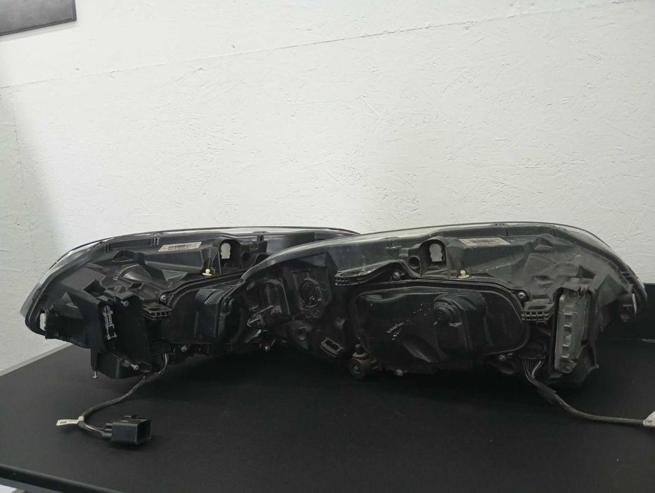 Volvo XC60 Фара  права ліва