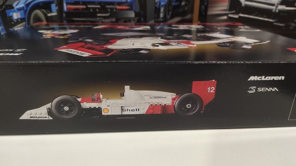 Конструктор LEGO ICONS 10330 McLaren MP4/4 и Айртон Сенна