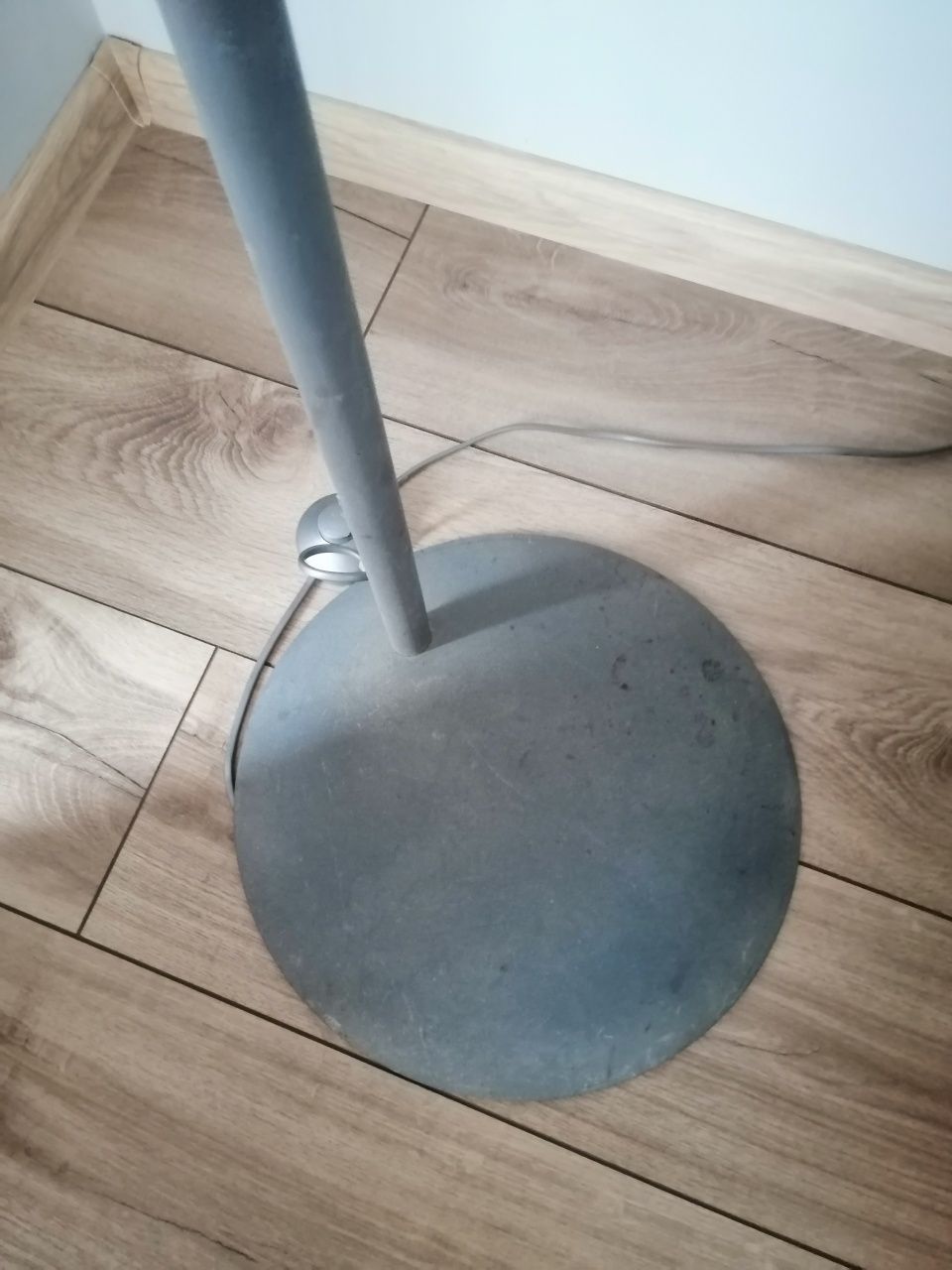 Lampa podłogowa industrial szara