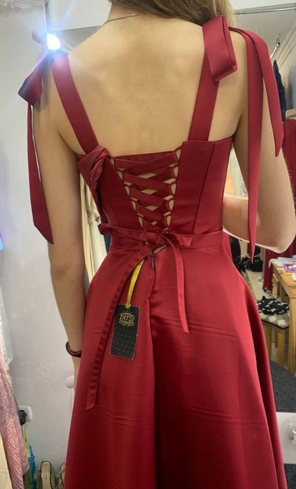 Сукня вечірня,стан новий одягнула 1 раз матеріал,атлас але міцний