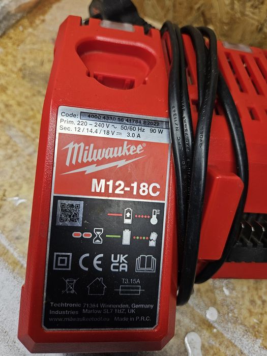Ladowarka Milwaukee M12-18c