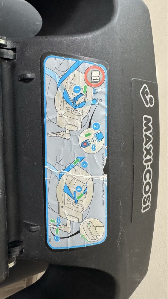 Fotelik nosidełko MaxiCosi Cabriofix + baza na pasy EasyBase 2