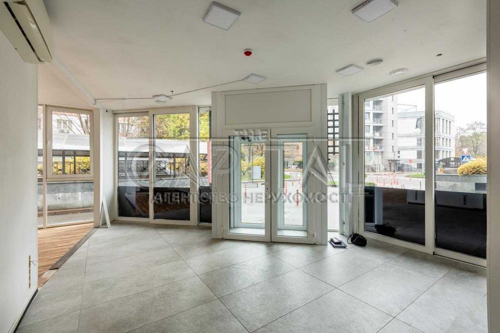 Фасадне приміщеня 195м2  в ЖК Новопечерські Липки