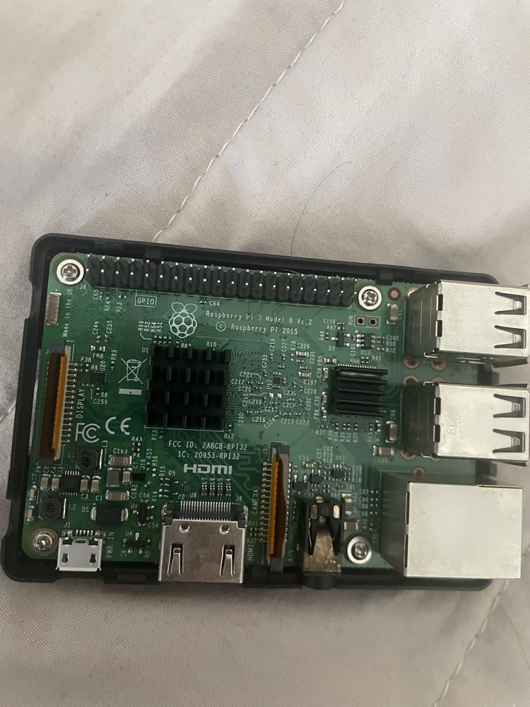 Raspberry Pi 3B + Caixa + Fonte oficial