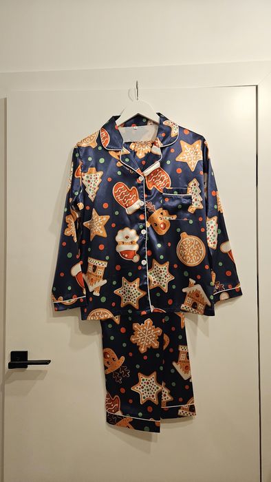 Satynowa piżama świąteczna granatowa mikołaje choinki gwiazdy