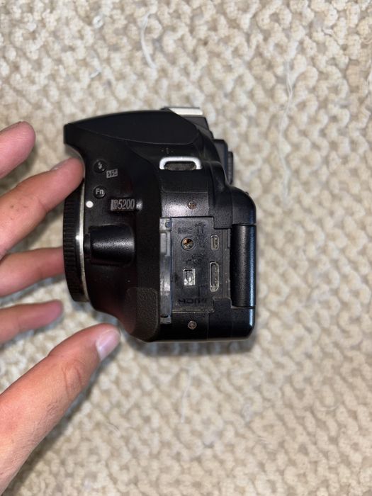 Câmara Nikon D5200 DSLR – Só corpo + acessórios