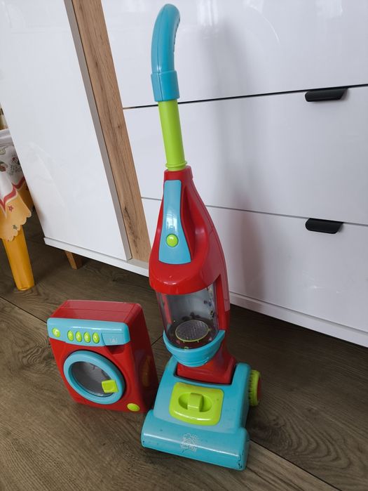 Zabawkowy odkurzacz i pralka