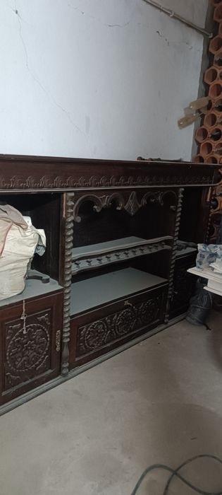Móvel antigo em excelente estado.
