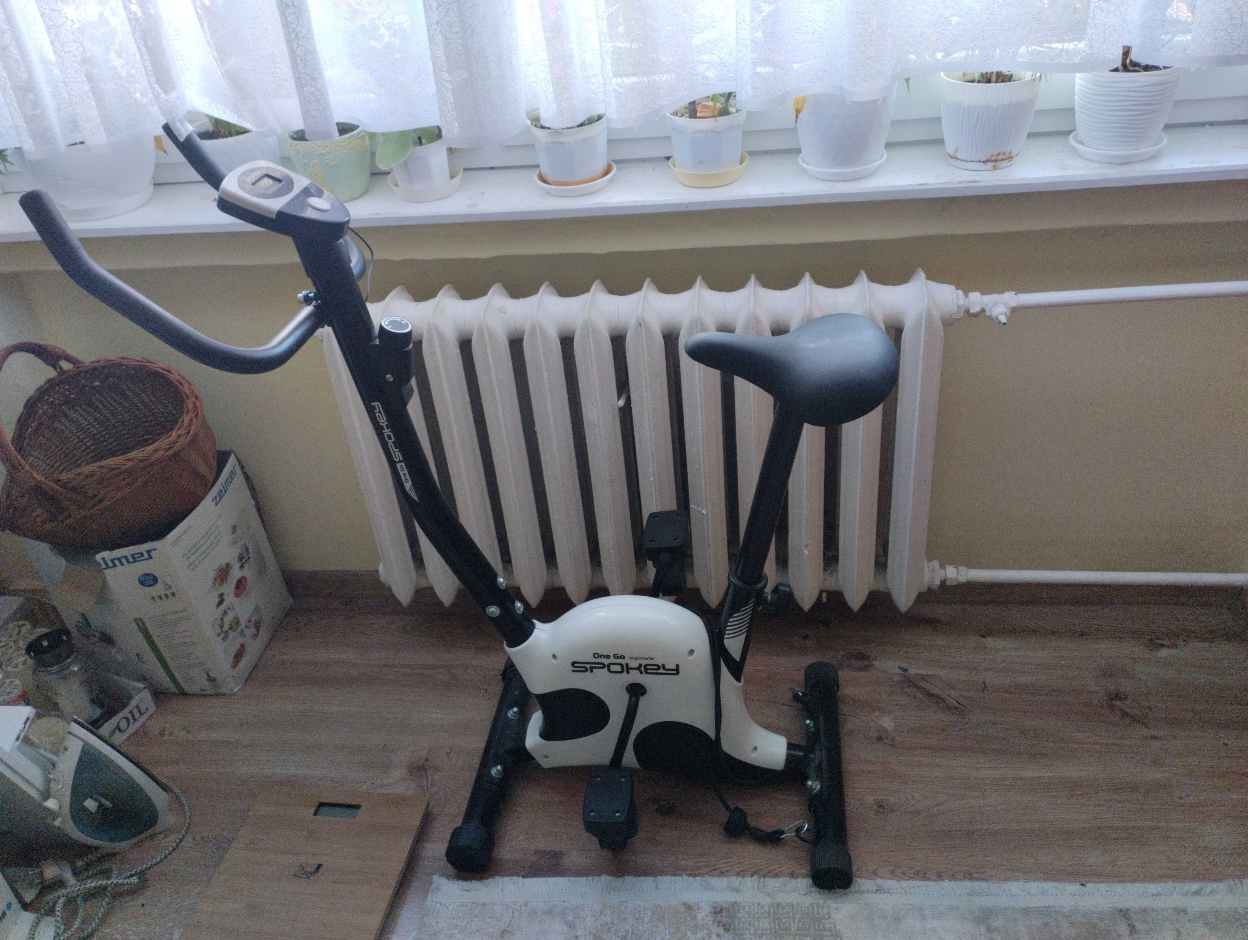 Rower mechaniczny SPOKEY Onego Czarno-biały
