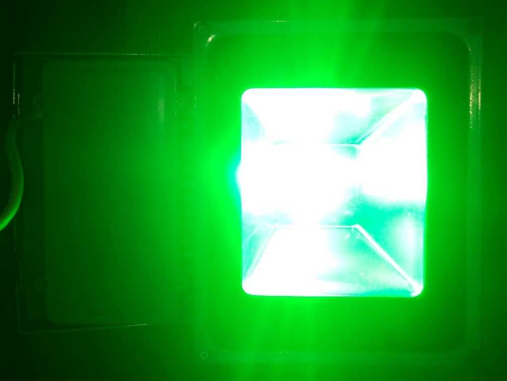 Светоидный прожектор RGB многоцветный