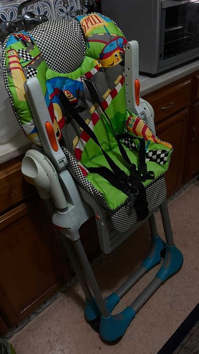 Cadeira de refeições para bebê.