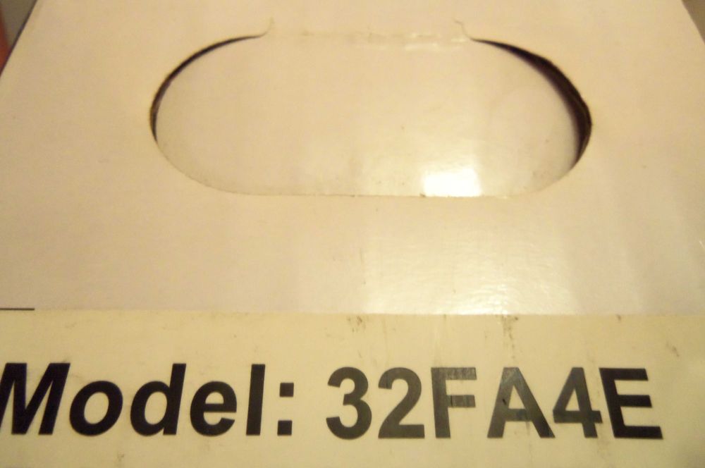 Sharp 32 cale LED, posiada DVB-T2 H.265, pilot, karton, zakup:02/2025r
