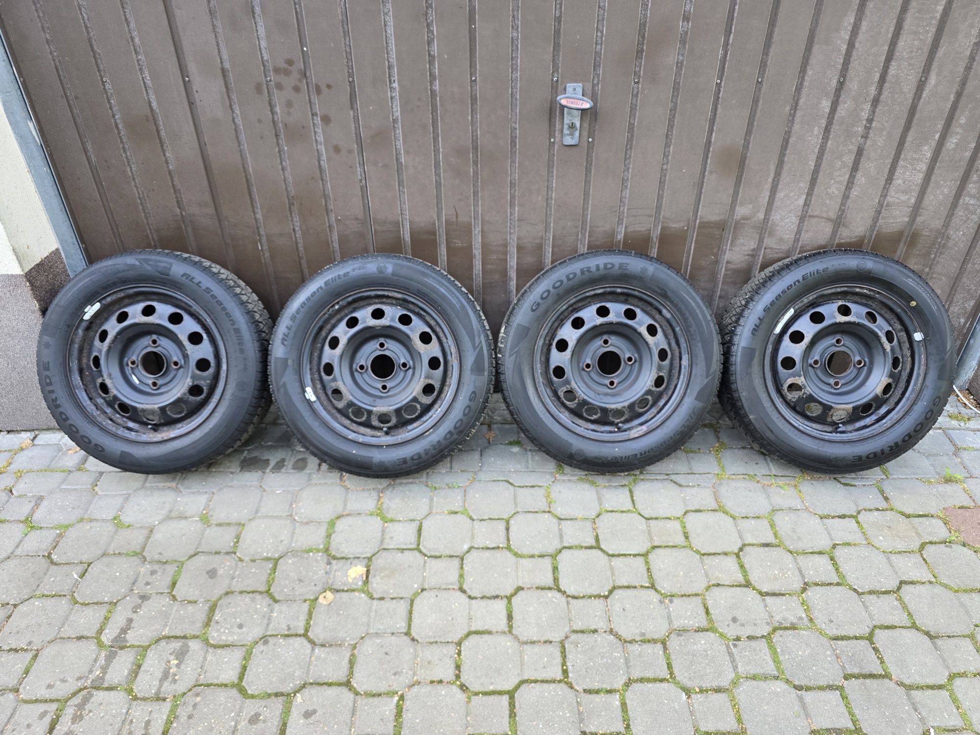 Felgi z oponami 195/60R15 Volvo S40 4x114,3 V40 Mitsubishi Galant