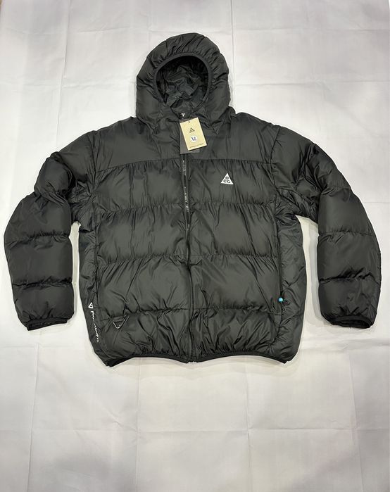 Чоловічикй пуховик Nike ACG у чорному кольорі