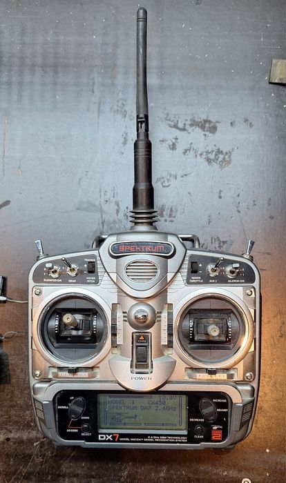 Nadajnik Aparatura kontroler SPEKTRUM DX7 + ODBOIRNIK + SATELITA I