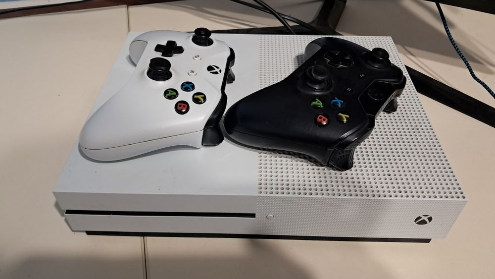 Xbox One S продам