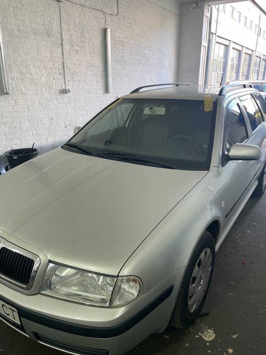 Лобовое стекло Skoda Octavia Tour  А5  А7  Октавия тур А5 А7 Установка