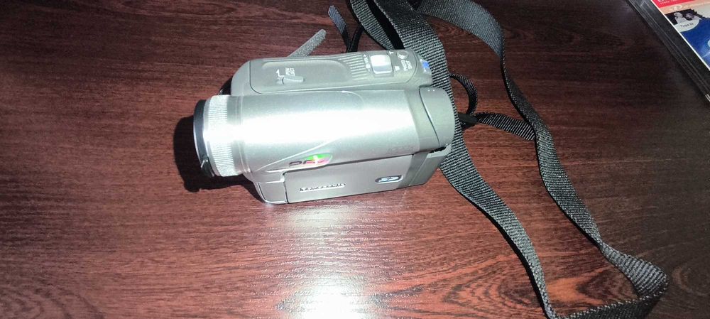 РОЗПРОДАЖ:відеокамера"Panasonic"(зіСША,2005,26х,зум,DVminiVHS),1150грн