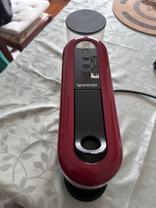 Maquina nespresso Essenza plus D45