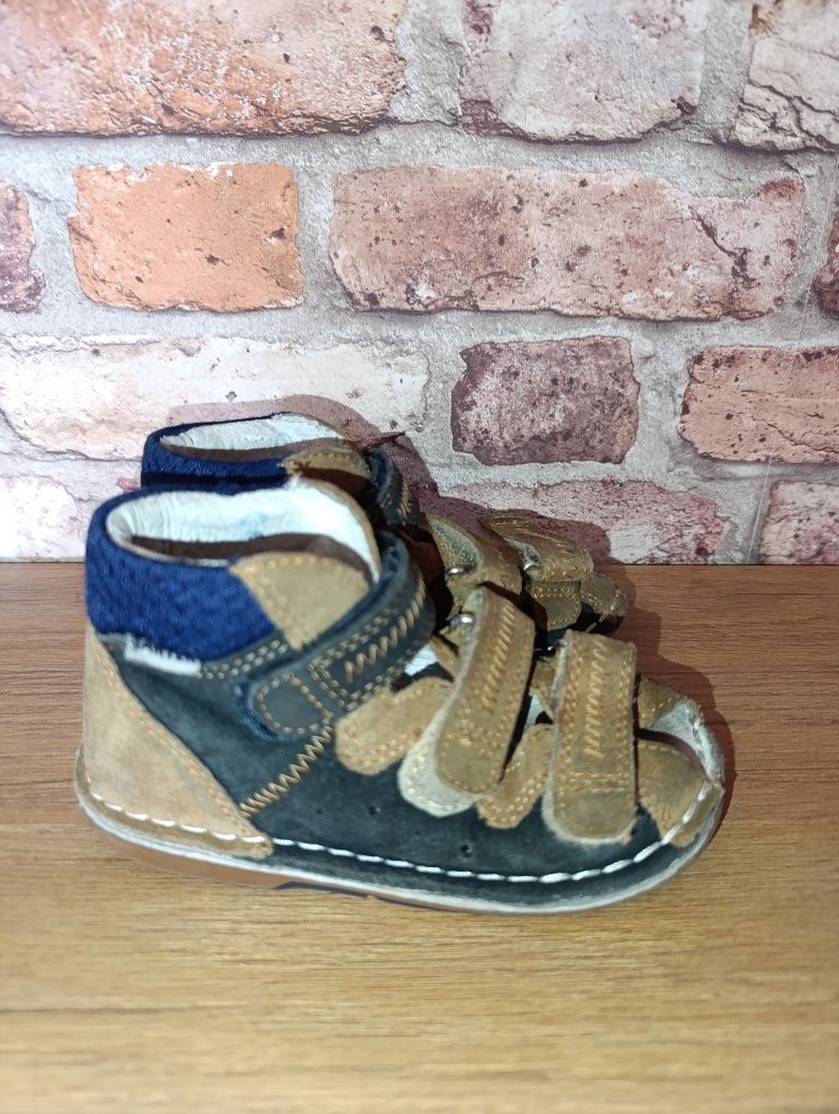 Buty sandałki dla chłopca marki Bartek r. 23 wkładka 15,5 cm
