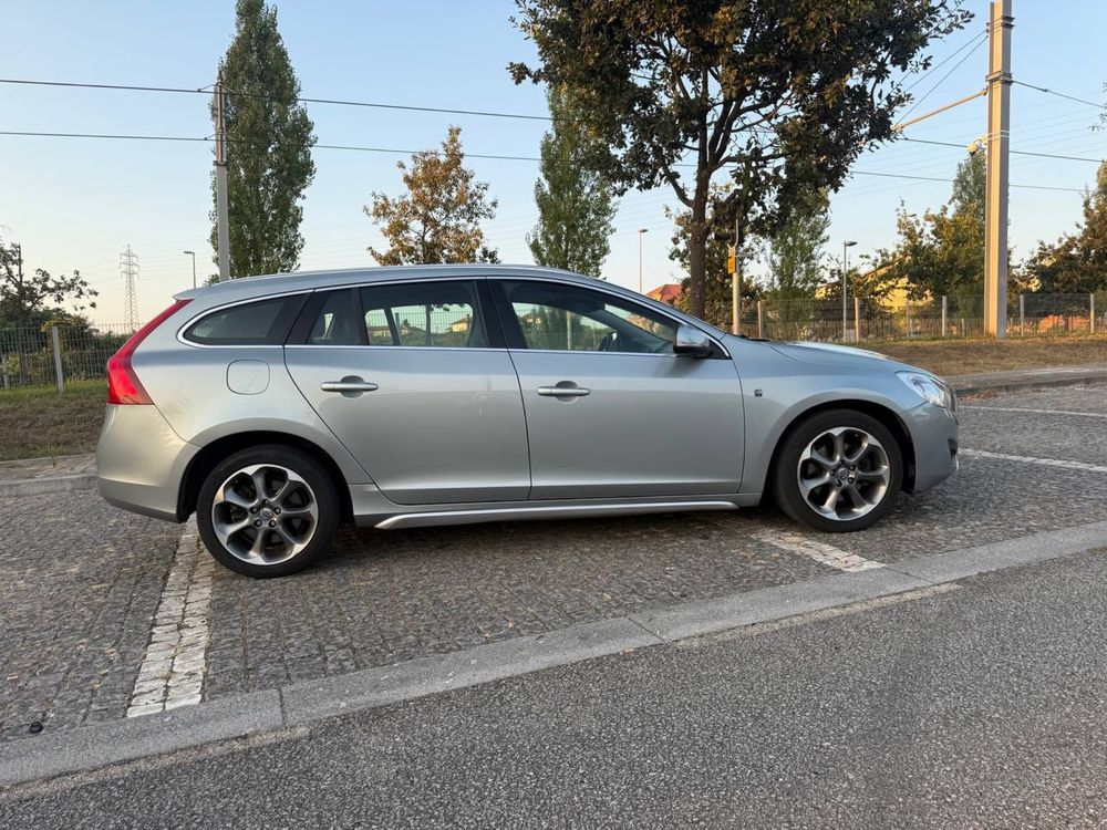 Volvo V60 Edrive D2