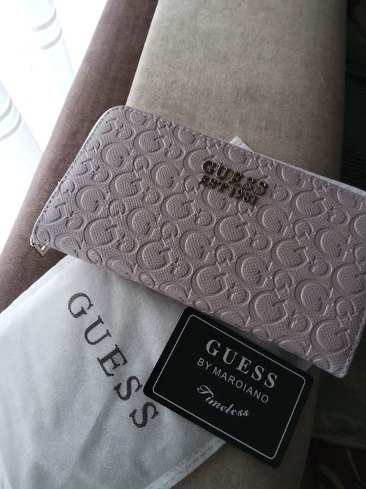 Porta moedas porta notas cartões etc. Cor lavanda com logotipo em aço