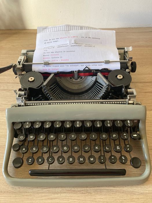 Máquina de escrever  **  Olivetti